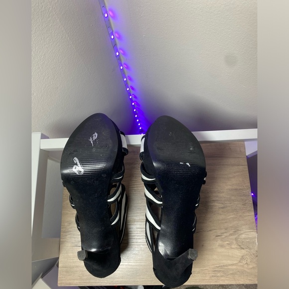 Carlos Santana black and white high heel - Picture 7 of 8